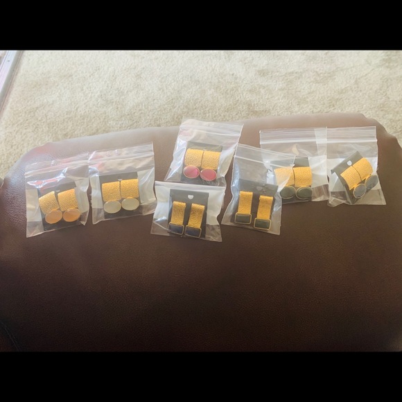 Stud style earrings - Picture 4 of 7